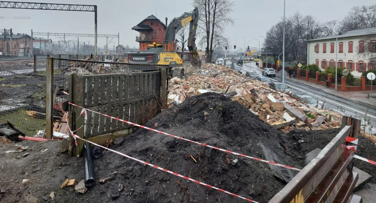 Inwestycje, Kolej rozpoczęła wyburzanie budynków centrum Katowic - zdjęcie, fotografia
