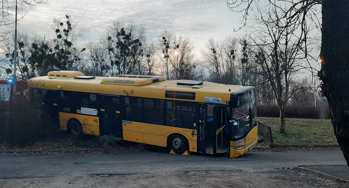 Wypadki drogowe, Zderzenie dwóch autobusów komunikacji miejskiej Katowicach - zdjęcie, fotografia