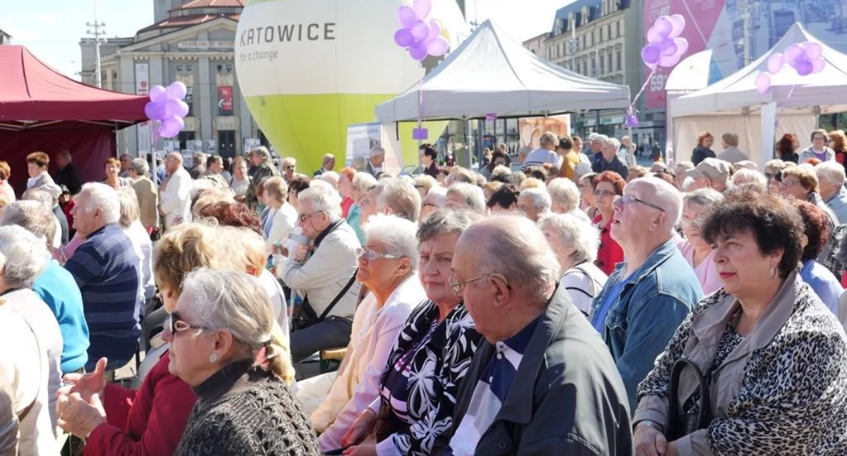 Dzień seniora na rynku w Katowicach. Zdjęcie archiwalne.