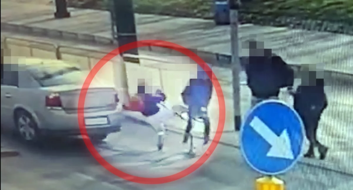 Wypadki drogowe, Chłopiec hulajnogą wszedł został potrącony Było blisko tragedii [WIDEO] - zdjęcie, fotografia
