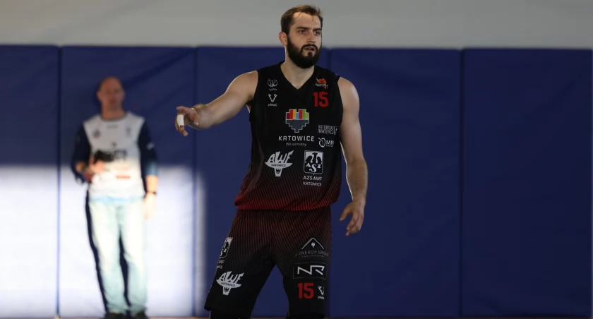 W pierwszym meczu z Żubrami Białystok Piotr Karpacz rzucił 29 punktów. Zdjęcie: https://www.facebook.com/kksmickiewiczkatowice