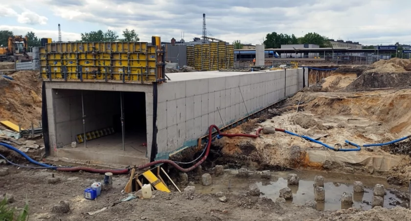 Powstające przejście na stacji Katowice Ligota, fot. Jacek Odias.