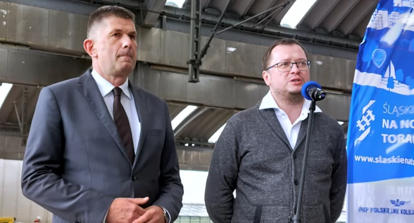Wiceprezydent Katowic Bogumił Sobula i Marcin Mochocki, członek zarządu PKP PLK.