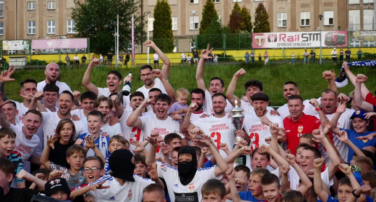 Piłka nożna, Sparta Katowice awansowała świętowała Rapidzie - zdjęcie, fotografia