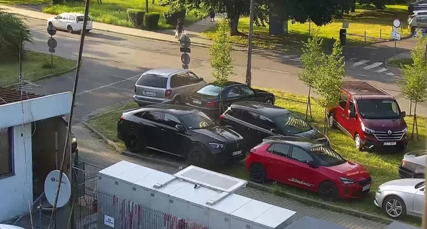 Nielegalne parkowanie na ul. Tysiąclecia.