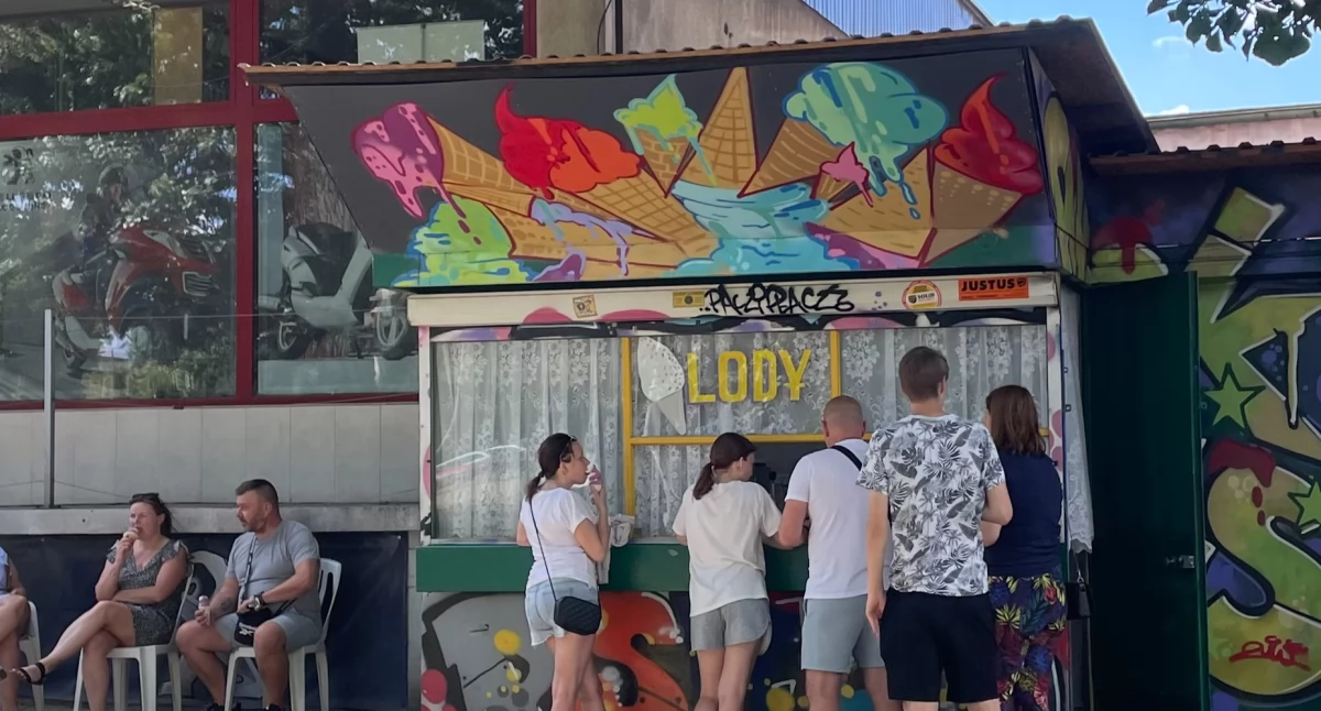 Budka z lodami włoskimi pani Teresy na Załężu
