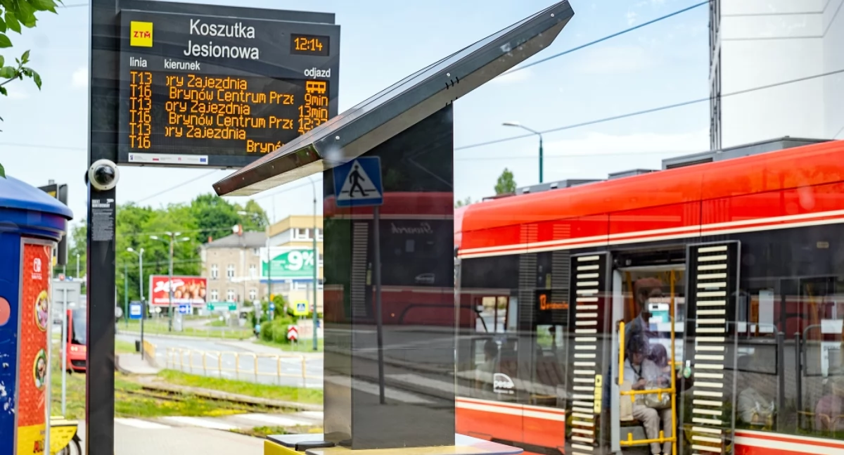 Komunikacja publiczna, Działają wszystkie solarne automaty biletowe podaje zaoszczędzi prądzie - zdjęcie, fotografia