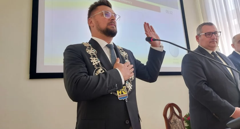 Marcin Krupa podczas ślubowania przez ostatnią kadencją.