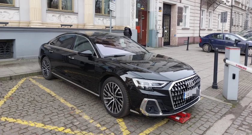 Audi A8 to nowy służbowy samochód prezydenta Katowic.