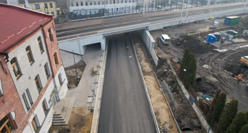 Nowy wiadukt nad ul. Nowopogońską w Sosnowcu. Fot. PKP PLK.