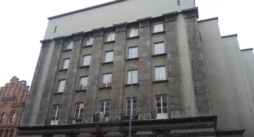 Budynek Banku Gospodarstwa Krajowego zaprojektowany przez Stanisława Tabeńskiego. Zdjęcie archiwalne.