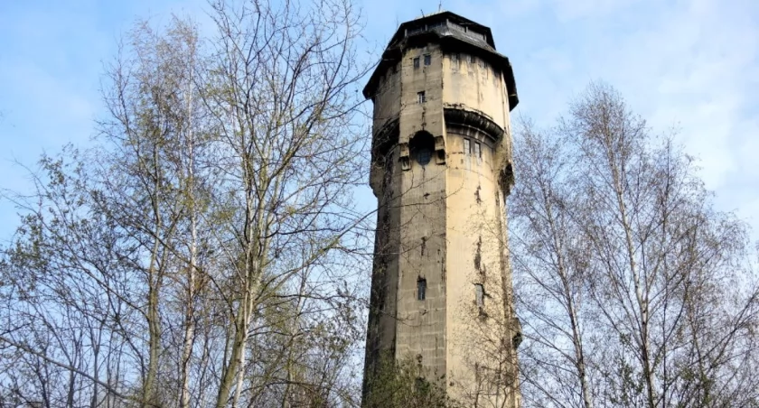 Wieża wodna w Borkach. Zdjęcie archiwalne.