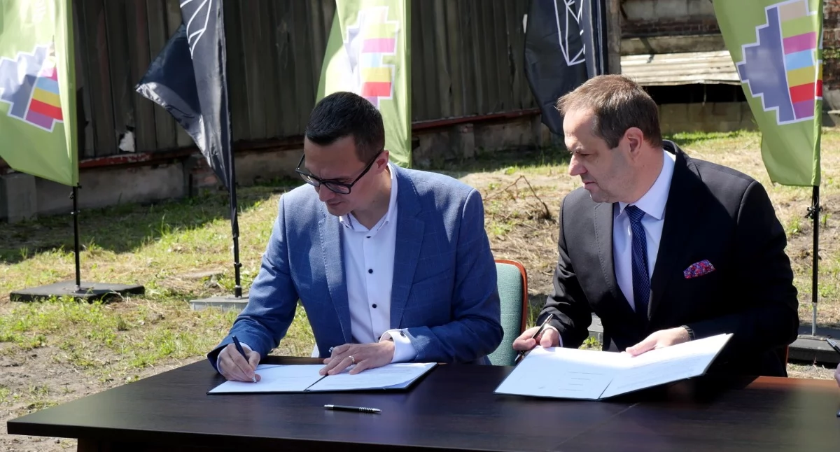 Maciej Stachura (z lewej) został członkiem rady nadzorczej MPGK.