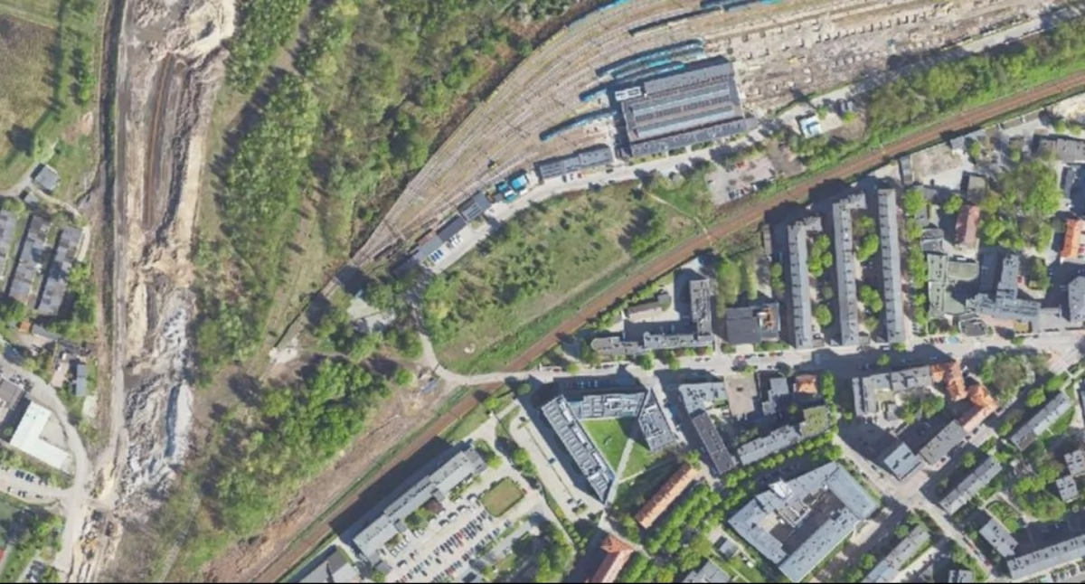 Obecnie ul. Raciborska kończy się na torach kolejowych.