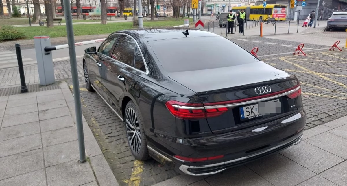 Audi A8, które Katowickie Inwestycje kupiły dla prezydenta Katowic. Nowe samochody od Toyoty mają być już wykorzystywane na potrzeby spółki.
