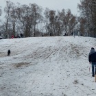 Pierwsze zjazdy na sankach w Parku Kościuszki (3)