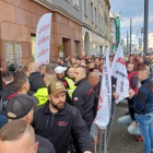 Protest związkowców przed biurem poselskim Morawieckiego (11)