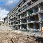 Wyburzenie domu studenckiego na Ligocie (1)