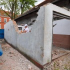 Burmistrz Lublińca Edward Maniura rozbiera garaż