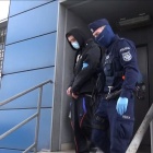 Oszuści internetowi zatrzymani przez policję (3)