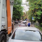 Problem z przejazdem śmieciarki na ull. Różanej w Katowicach (3)