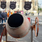Protest związkowców przed biurem poselskim Morawieckiego (10)