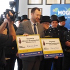 Wręcznie legitymacji kominiarzy (3)