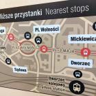 Tablica informacyjna na dworcu.
