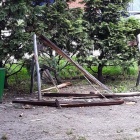 Zdewastowane ławki w Szopienicach (6)