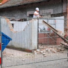 Burmistrz Lublińca Edward Maniura rozbiera garaż (11)