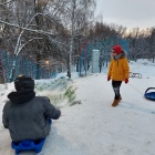 Pierwsze zjazdy na sankach w Parku Kościuszki (4)