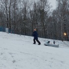 Pierwsze zjazdy na sankach w Parku Kościuszki (2)
