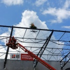 Zawieszenie wiechy na budowe stadionu (4)