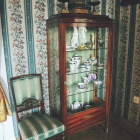 Etażerka z porcelaną była świadectwem bogactwa.