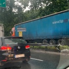 Tir poza drogą (2)