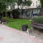 Zdewastowane ławki w Szopienicach (1)