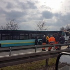 Zderzenie ciężarówki z autobusem na ul. Bagiennej (2)