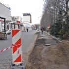 Droga rowerowa na deptaku niebieskie bloki (2)