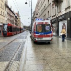 Mężczyzna wpadł pod tramwaj w Katowicach (4)