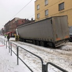 Cieżarówka na torach w Szopienicach (1)