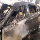 Spalone BMW na parkingu CH 3 Stawy (1)