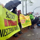 Protest przeciwko wycince przy Parku Śląskim (1)