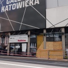Samochód wjechał w Galerię Katowicka (1)