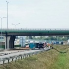 Przewrócona ciężarówka na A1 (2)