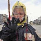 Mim z kukłą Kaczyńskiego