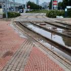 Na zalanym torowisku nie było możliwości układania nawierzchni (fot. Tramwaje Śląskie).