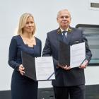 Beata Rusinowicz, prezes Alstom Polska i Janusz Malinowski, prezes PKP Intercity...