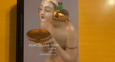 Z fabryk do muzeów: śląska porcelana opisana ze szczegółami w nowym katalogu Muzeum Historii Katowic