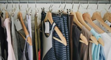 Lumpeksy już nie wyglądają jak kiedyś. Nastała moda na odzież z drugiej ręki