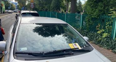 Mieszkańcy narzekają na ulotki Katowickiej Agencji Wydawniczej. 